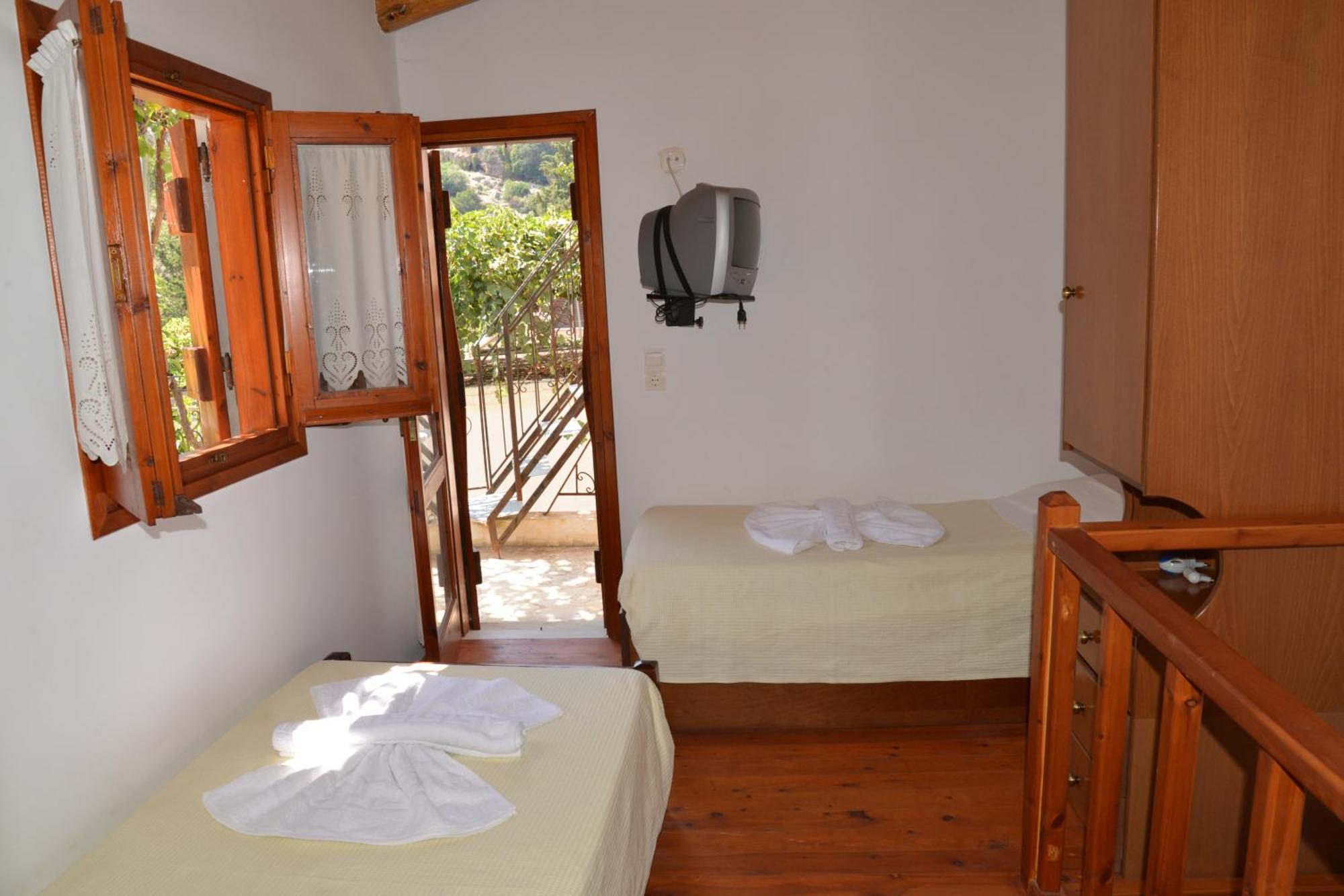Patriko Traditional Stone Houses Vafes Room photo