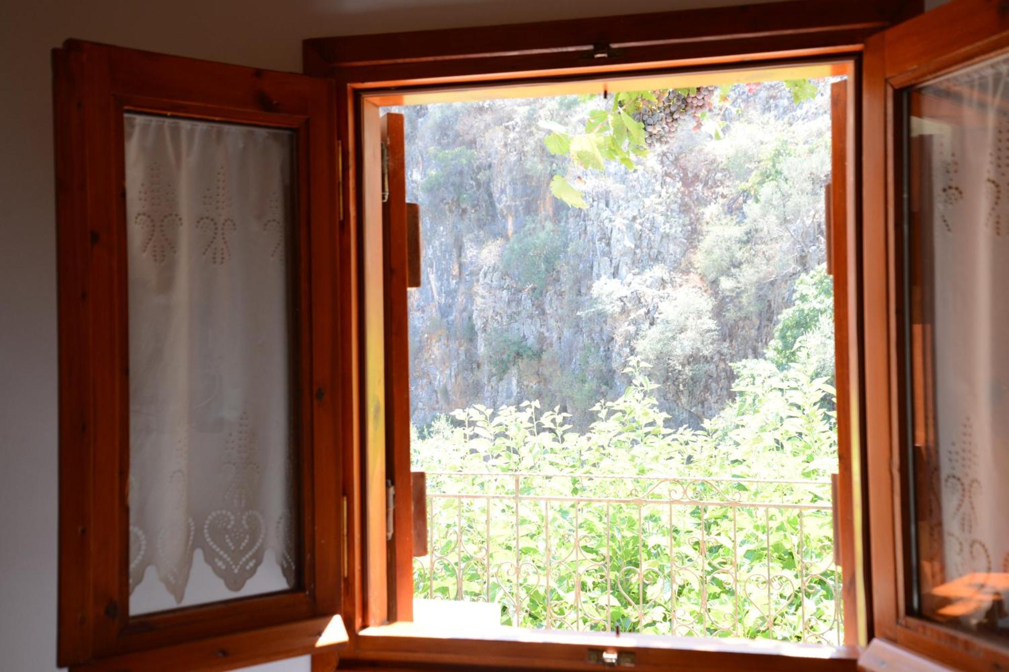 Patriko Traditional Stone Houses Vafes Room photo