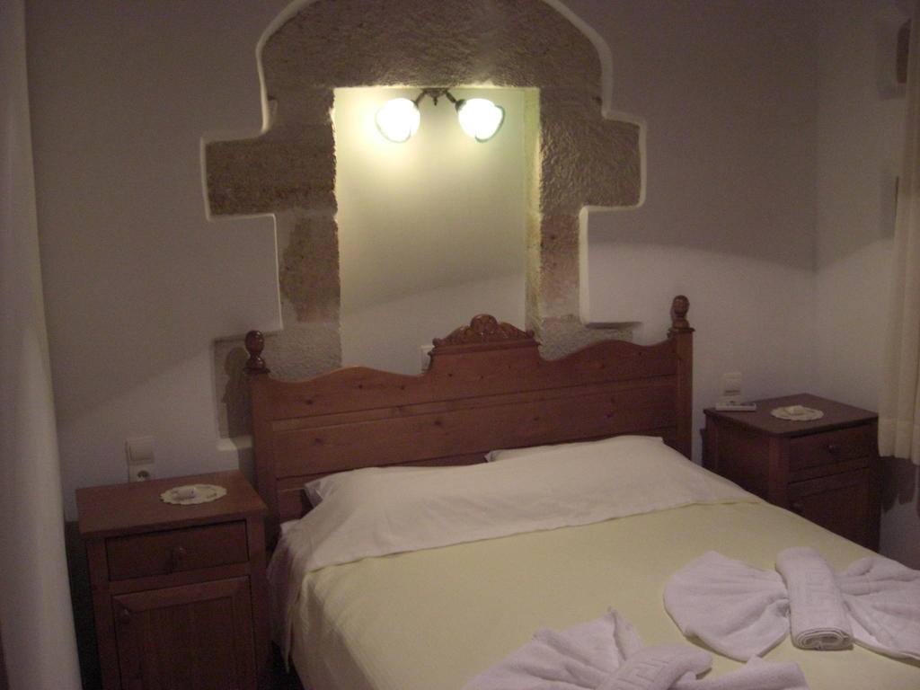 Patriko Traditional Stone Houses Vafes Room photo