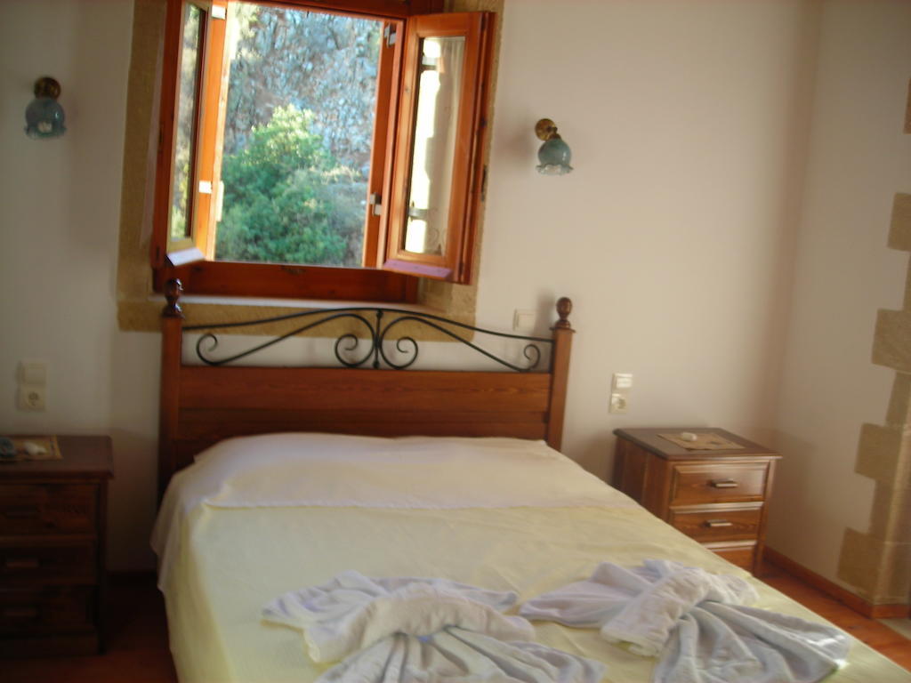 Patriko Traditional Stone Houses Vafes Room photo