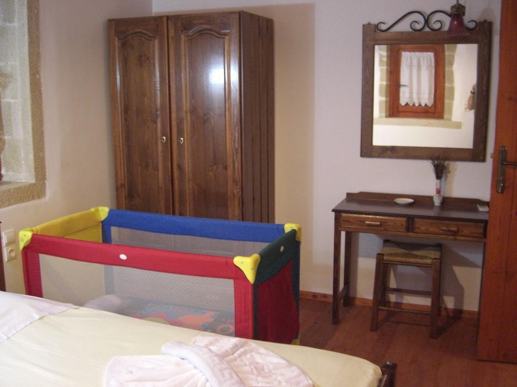 Patriko Traditional Stone Houses Vafes Room photo